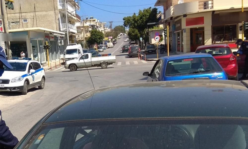 Τι ισχύει για τις μετακινήσεις: Sms, βεβαίωση εργασίας, ωράριο κυκλοφορίας -Τα πρόστιμα